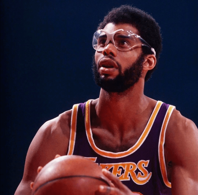 风云突变！瓦伦西亚窗口期迎来里程碑，德甲版图或变，球迷炸锅，更衣室氛围转暖的简单介绍