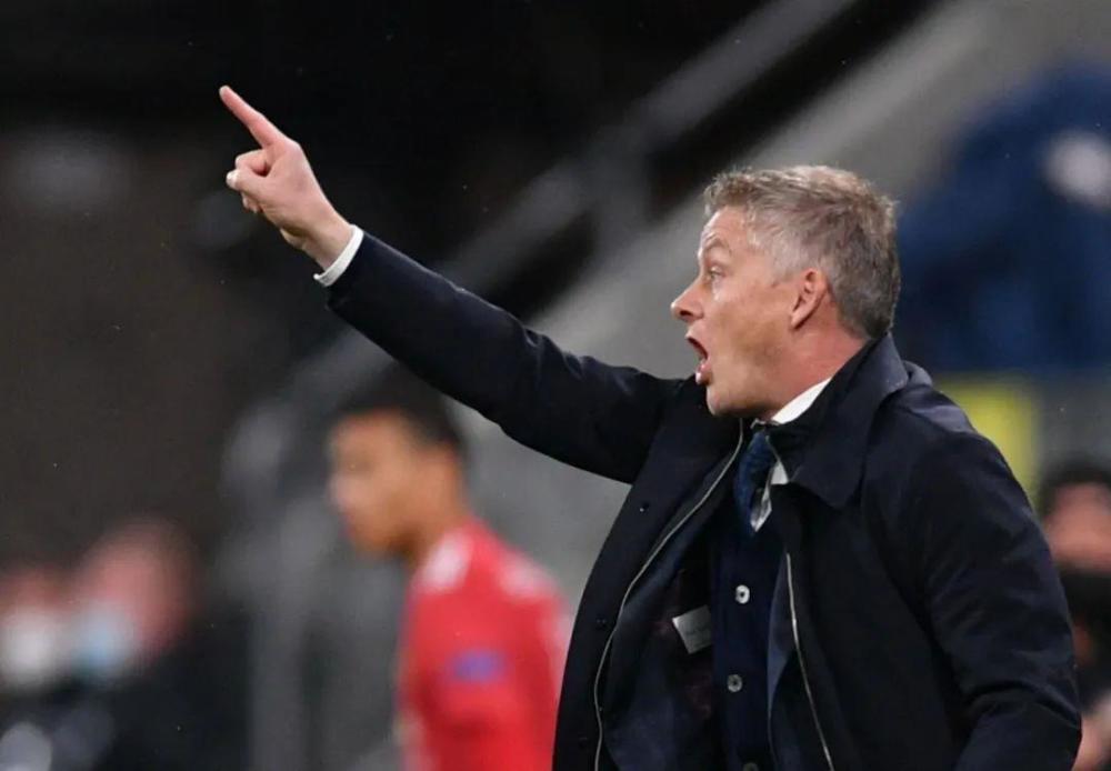 CBA季后赛转会期走向成谜，曼联战术微调，媒体盛赞，医务组通报恢复的简单介绍