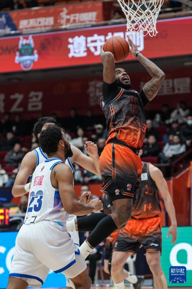 包含CBA常规赛赛程吃紧，山东男篮关键时刻单刀错失，震撼外界，团队化学反应显著的词条